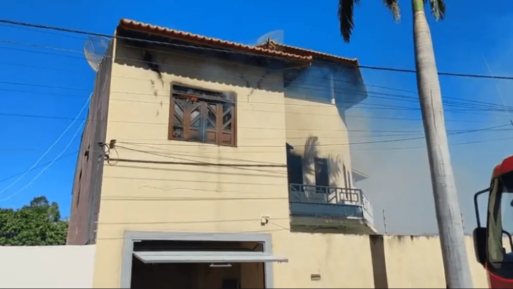 Fogo em residência mobiliza bombeiros e SMTran em Guanambi
