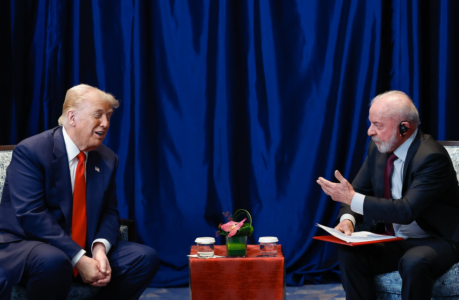 Após reunião na Casa Branca, Lula diz a Trump que não quer "guerra" e cobra respeito