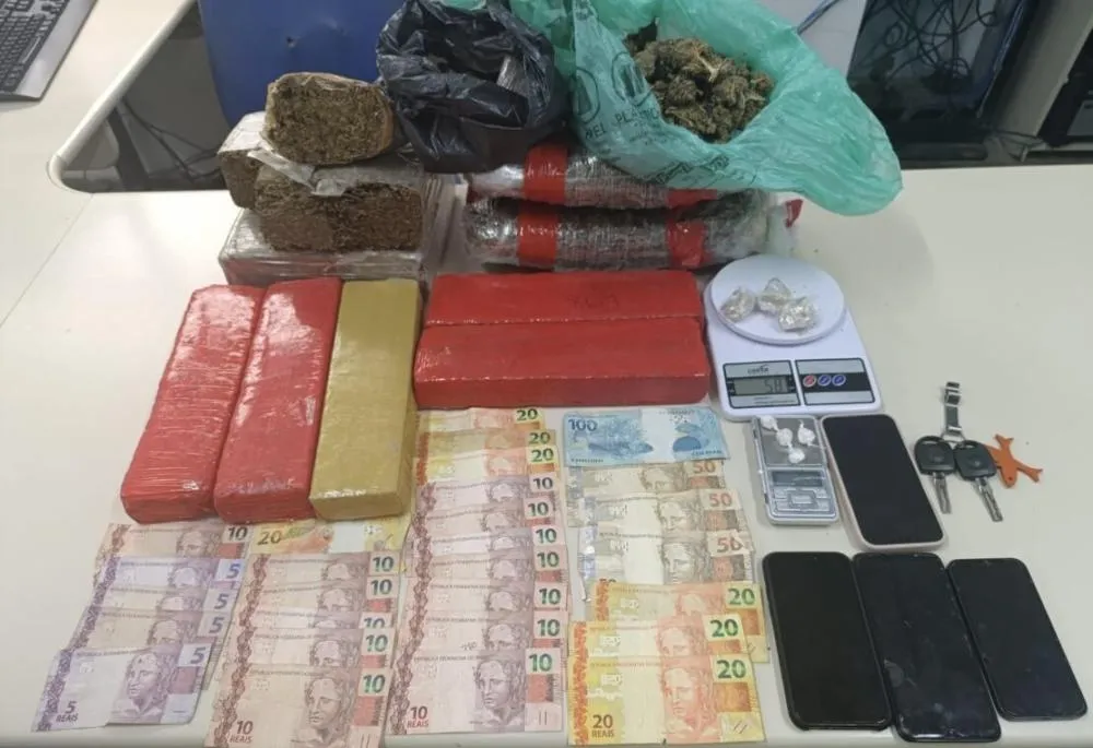 Casal é preso em flagrante com carga de drogas após tentar fugir da polícia