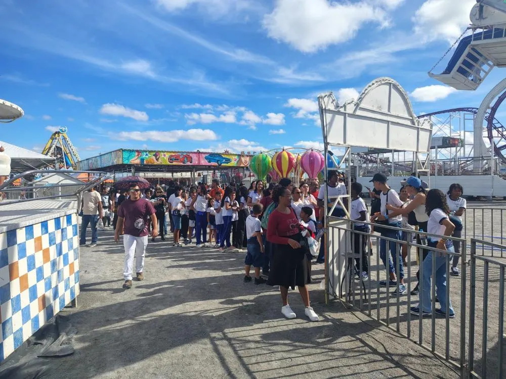 Expo Guanambi 2026: Multidão e filas quilométricas marcam o primeiro dia