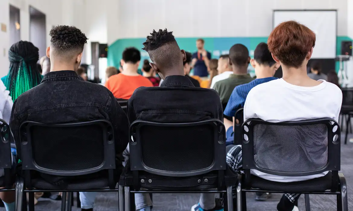 O papel do ensino de jornalismo na era da IA: ética e pensamento crítico ganham foco