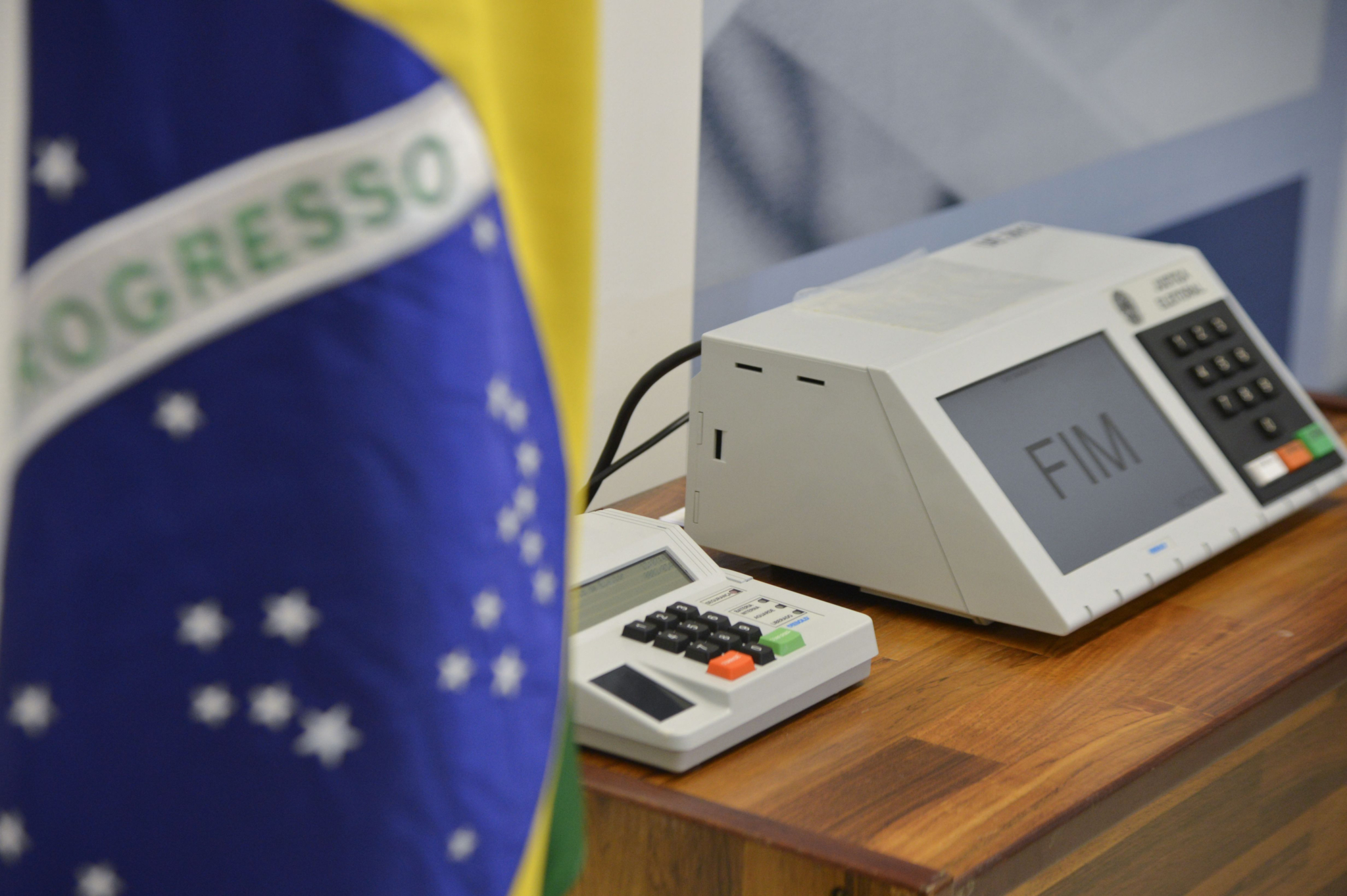 Desconhecimento técnico alimenta fake news sobre urnas eletrônicas, aponta estudo
