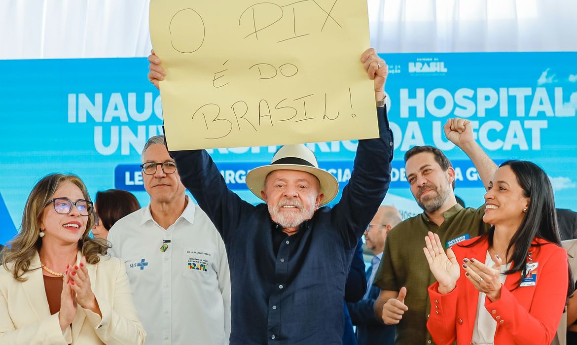 Lula reage a relatório dos EUA contra o Pix, cita ameaça a cartões e exige telefonema de Trump